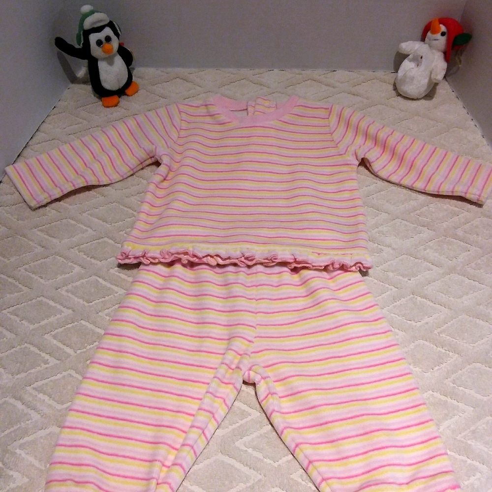 Velour outfit with frilly edging
